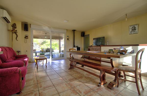 LE PASSAGE - Maison lumineuse 100 m² sur sous-sol semi enterrée avec garage indépendant et jardin autour