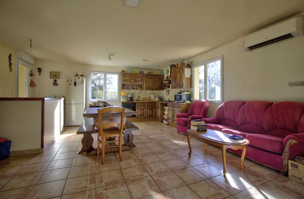 LE PASSAGE - Maison lumineuse 100 m² sur sous-sol semi enterrée avec garage indépendant et jardin autour