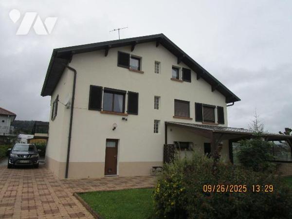 Maison d'habitation en excellent état d'entretien, composée de : 
- Au rez-de-chaussée : entré...