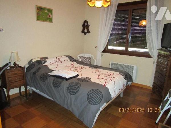 Maison d'habitation en excellent état d'entretien, composée de : 
- Au rez-de-chaussée : entré...