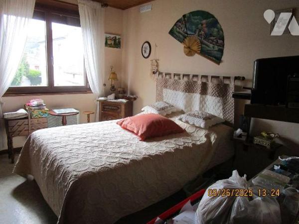 Maison d'habitation en excellent état d'entretien, composée de : 
- Au rez-de-chaussée : entré...