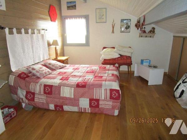 Maison d'habitation en excellent état d'entretien, composée de : 
- Au rez-de-chaussée : entré...