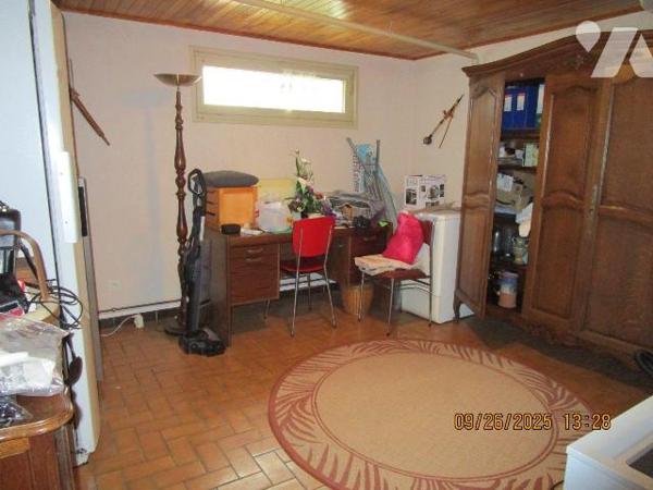 Maison d'habitation en excellent état d'entretien, composée de : 
- Au rez-de-chaussée : entré...