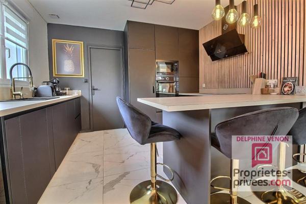 Maison classe énergie B avec vie en plain pied à 2 pas des commerces, de la Loire et des écoles sur un terrain de 900 m²