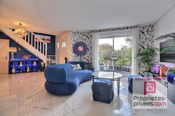 Maison classe énergie B avec vie en plain pied à 2 pas des commerces, de la Loire et des écoles sur un terrain de 900 m²