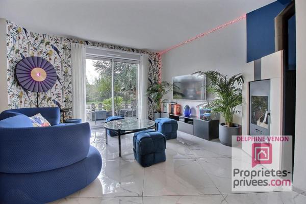 Maison classe énergie B avec vie en plain pied à 2 pas des commerces, de la Loire et des écoles sur un terrain de 900 m²