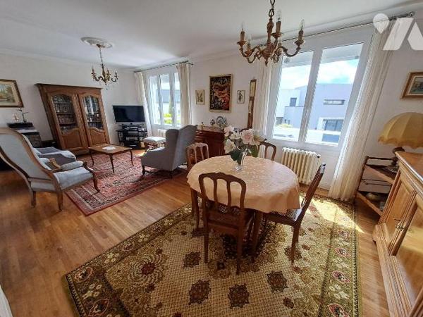 A VENDRE QUIMPER, en impasse dans le quartier du Frugy, maison de 1964 avec extension de 2008. ...