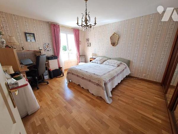 A VENDRE QUIMPER, en impasse dans le quartier du Frugy, maison de 1964 avec extension de 2008. ...