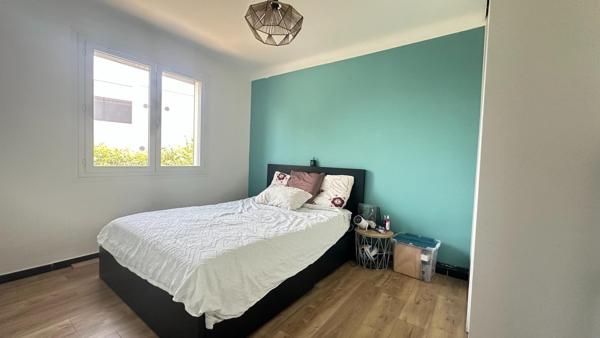 RARE SUR CHATEAUNEUF LES MARTIGUES ! A visiter ...