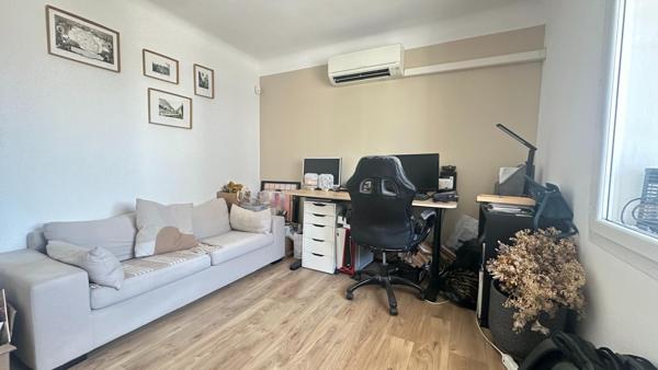 RARE SUR CHATEAUNEUF LES MARTIGUES ! A visiter ...