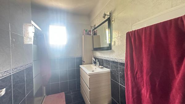 RARE SUR CHATEAUNEUF LES MARTIGUES ! A visiter ...