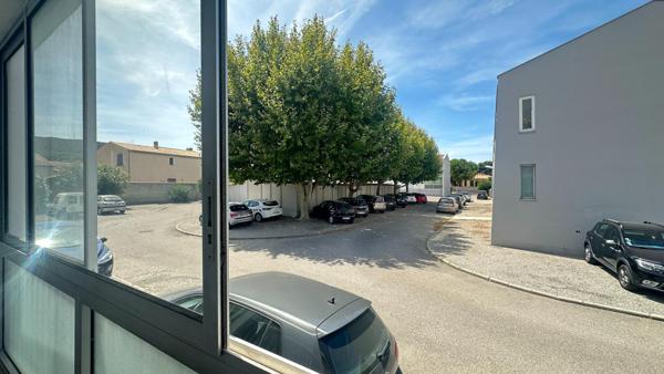 RARE SUR CHATEAUNEUF LES MARTIGUES ! A visiter ...