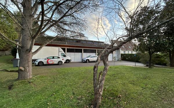 Immeuble à vendre    3 pièces • 180 m2 Bures-sur-Yvette