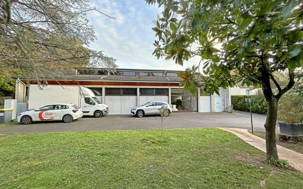 Immeuble à vendre    3 pièces • 180 m2 Bures-sur-Yvette