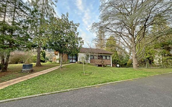 Immeuble à vendre    3 pièces • 180 m2 Bures-sur-Yvette