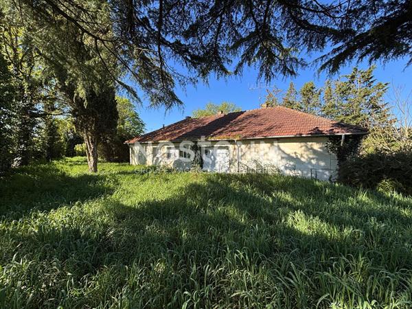 Emplacement exceptionnel ! Maison à rénover au coeur de Vihiers fort potentiel D6032