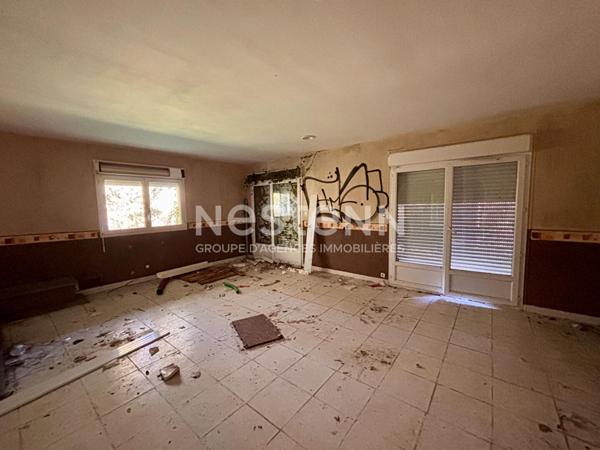 Emplacement exceptionnel ! Maison à rénover au coeur de Vihiers fort potentiel D6032