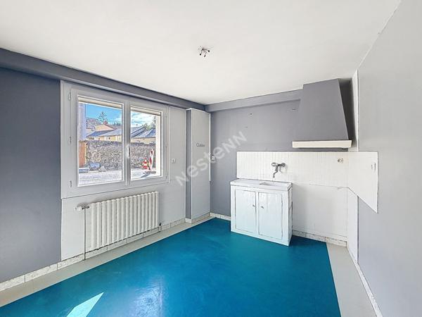 Maison de bourg 96 m² avec petit terrain et garage - Le Mesnil en Vallée