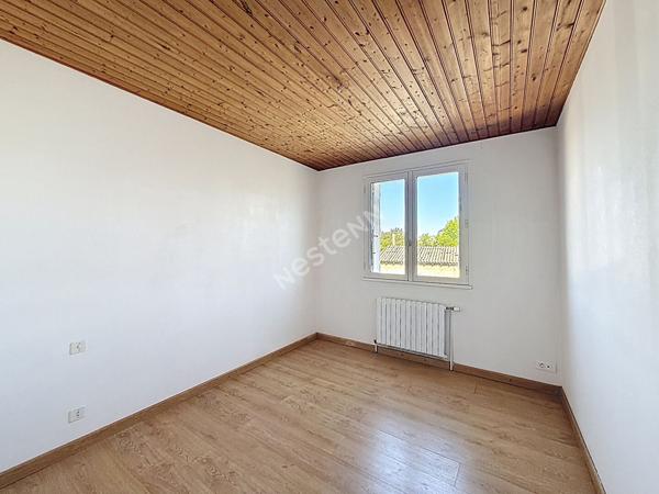 Maison de bourg 96 m² avec petit terrain et garage - Le Mesnil en Vallée