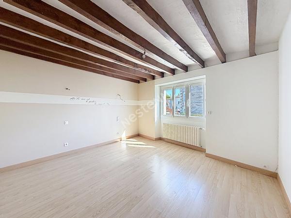 Maison de bourg 96 m² avec petit terrain et garage - Le Mesnil en Vallée