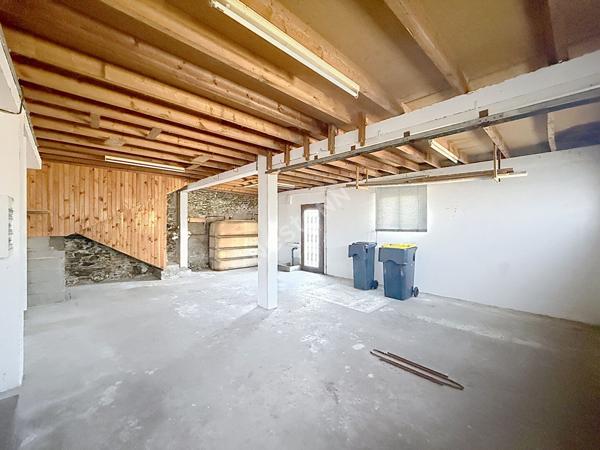 Maison de bourg 96 m² avec petit terrain et garage - Le Mesnil en Vallée