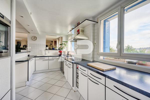 CHAVILLE, Rive Droite * limite Sèvres- Maison familiale avec possibilité appartement indépendant. €949 000 ** - Référence 625-C