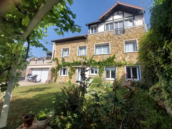 CHAVILLE, Rive Droite * limite Sèvres- Maison familiale avec possibilité appartement indépendant. €949 000 ** - Référence 625-C
