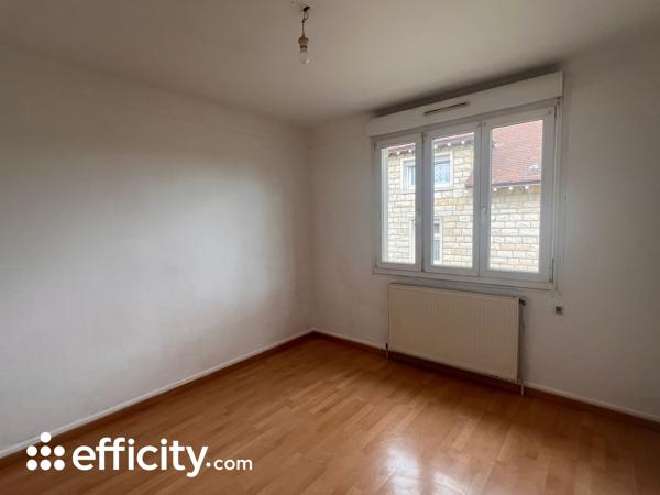 Maison
         6 pièces
        - 90 m² Exclusivité 225 000 € *