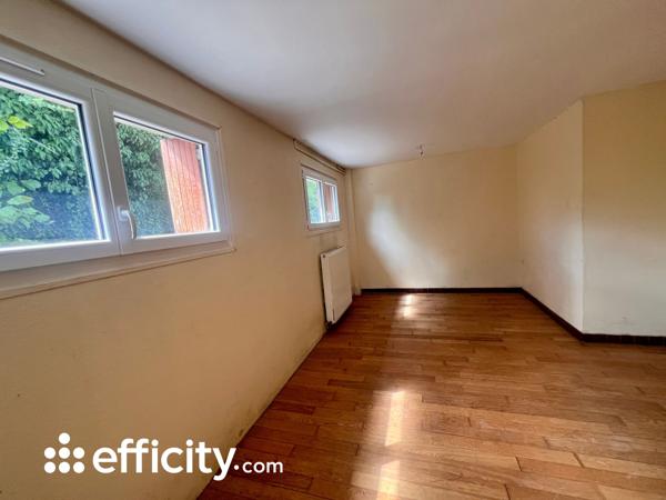 Maison
         6 pièces
        - 90 m² Exclusivité 225 000 € *