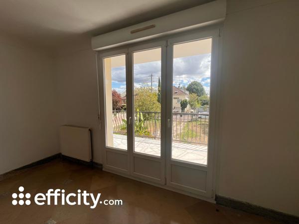 Maison
         6 pièces
        - 90 m² Exclusivité 225 000 € *