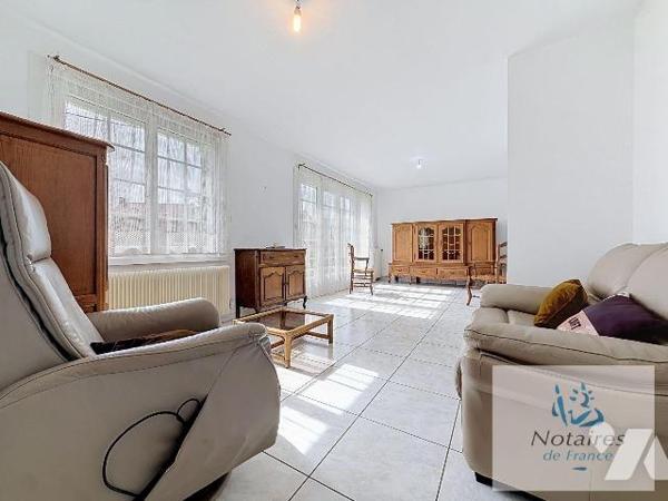A VENDRE - HAZEBROUCK - Maison 3 Chambres - 90m² - Jardin

Charmante maison à vendre sur la c...