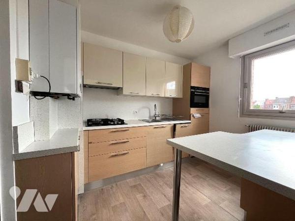 A VENDRE - HAZEBROUCK CENTRE-VILLE - bel appartement T3 traversant de 58,58 m², situé au 3 étag...