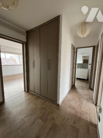 A VENDRE - HAZEBROUCK CENTRE-VILLE - bel appartement T3 traversant de 58,58 m², situé au 3 étag...