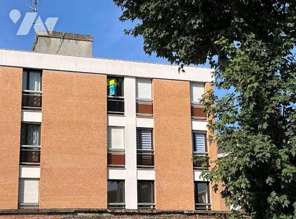 A VENDRE - HAZEBROUCK CENTRE-VILLE - bel appartement T3 traversant de 58,58 m², situé au 3 étag...