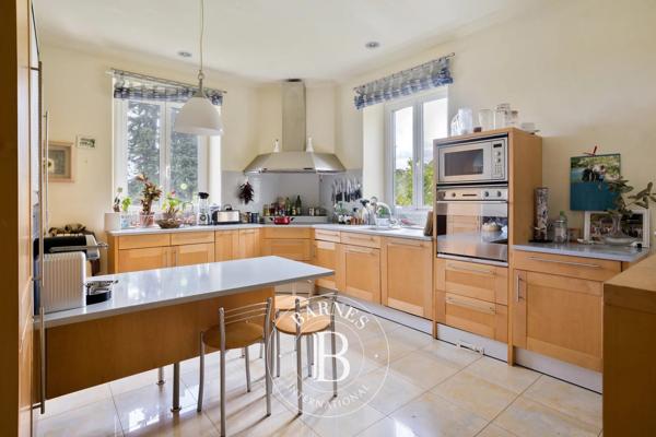 Urrugne, Maison  750 m² à vendre