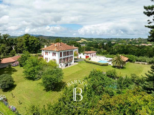 Urrugne, Maison  750 m² à vendre