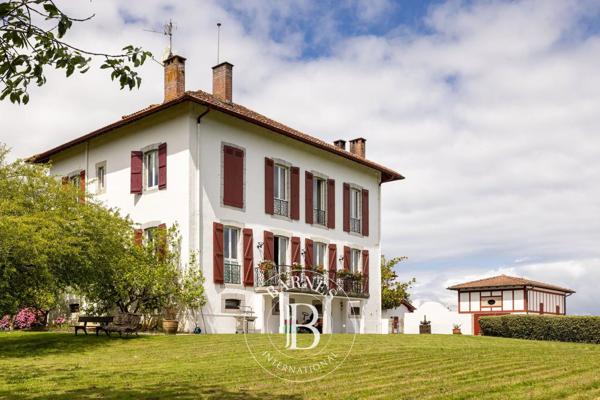 Urrugne, Maison  750 m² à vendre
