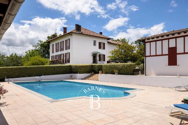 Urrugne, Maison  750 m² à vendre