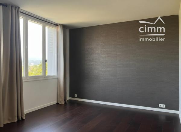 T3 de 66 m² situé rue de la Résistance à Seyssinet – Dernier étage, balcon avec vue dégagée