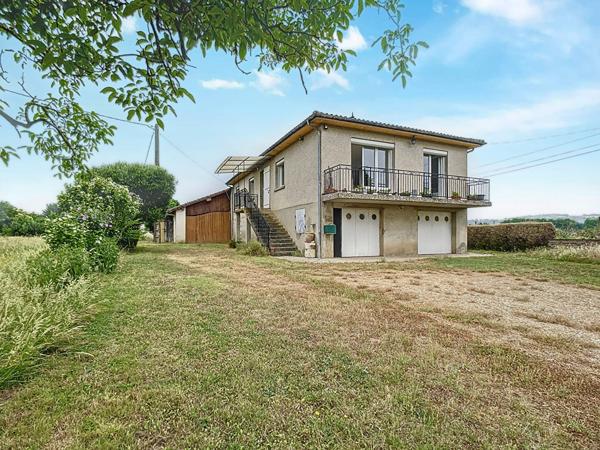 A vendre Maison102 m2 à Feugarolles, 4 chambres avec dépendances et parc de 7500m²