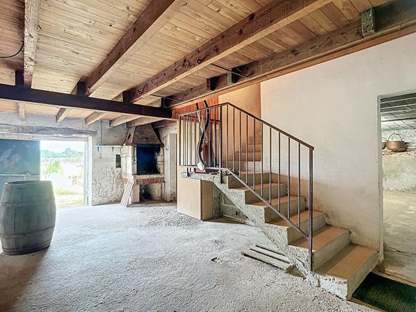 A vendre Maison102 m2 à Feugarolles, 4 chambres avec dépendances et parc de 7500m²