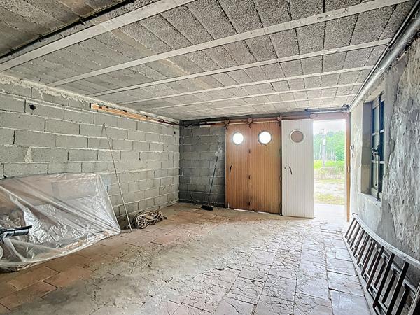 A vendre Maison102 m2 à Feugarolles, 4 chambres avec dépendances et parc de 7500m²