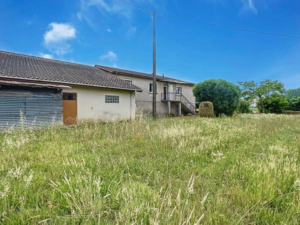 A vendre Maison102 m2 à Feugarolles, 4 chambres avec dépendances et parc de 7500m²