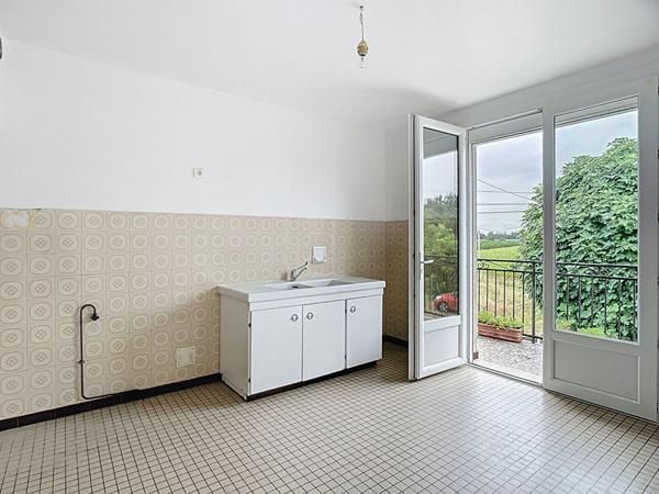 A vendre Maison102 m2 à Feugarolles, 4 chambres avec dépendances et parc de 7500m²