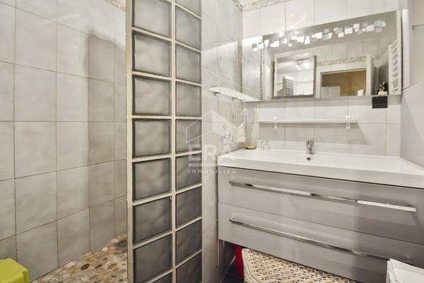 DERNIER ETAGE - GRAND 2 P - SEINE MUSICALE.