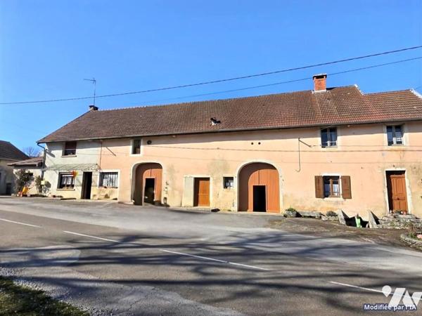 Ancien corps de ferme sur la commune de la TOUR DU MEIX.