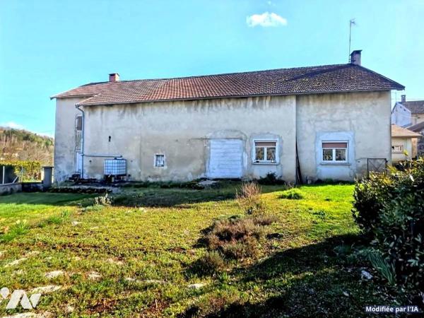 Ancien corps de ferme sur la commune de la TOUR DU MEIX.