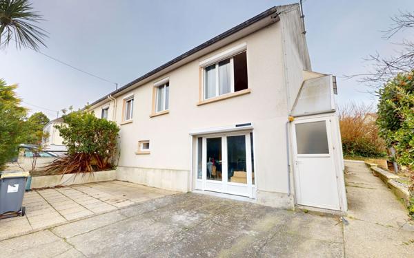 Maison à vendre    5 pièces •  Querqueville