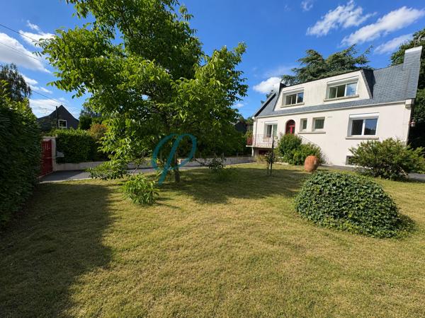Maison avec jardin clos et garage dans un environnement calme sur Sucé sur Erdre.