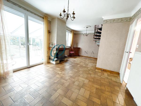 Maison avec jardin clos et garage dans un environnement calme sur Sucé sur Erdre.
